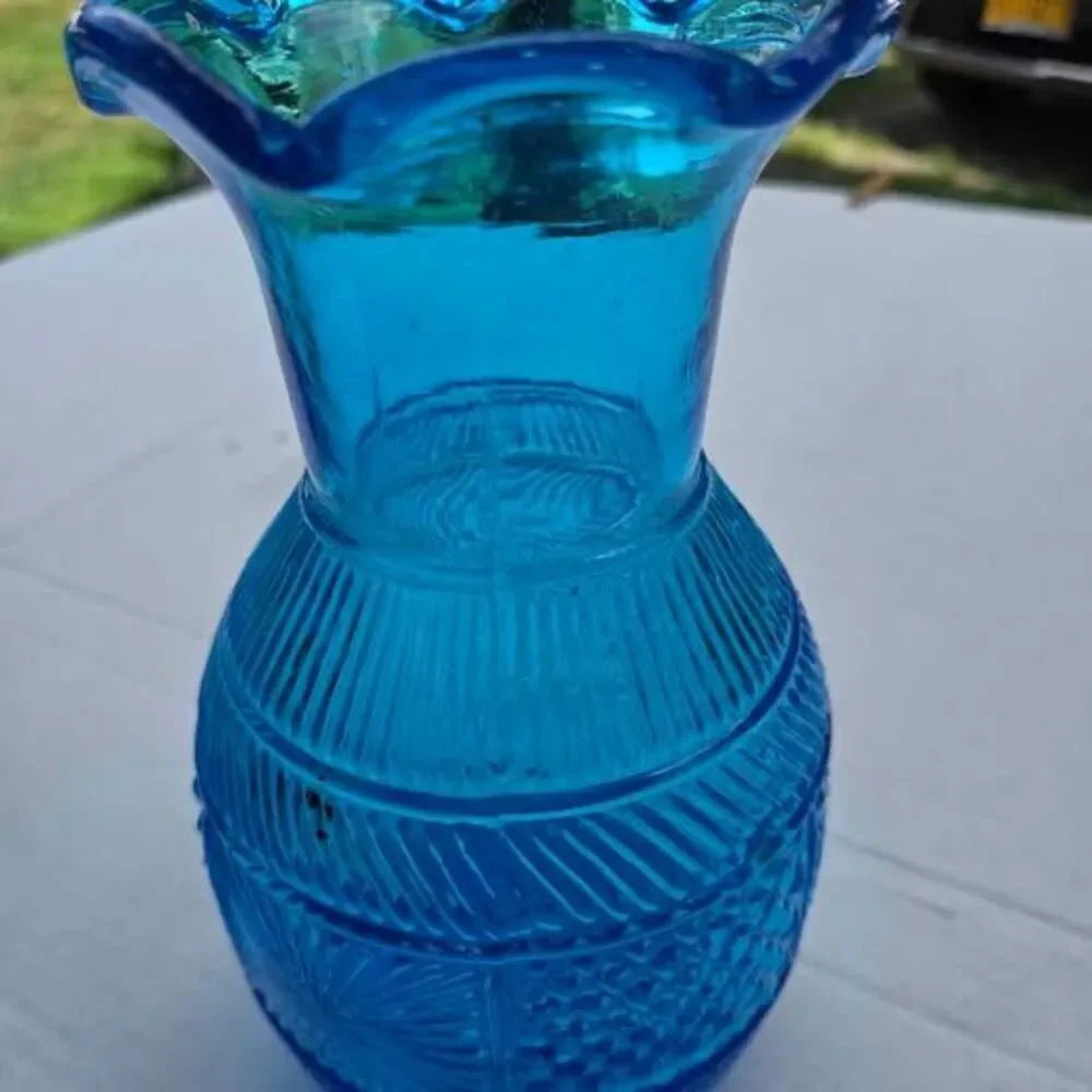 Vintage Clevenger Bros vase in light blue